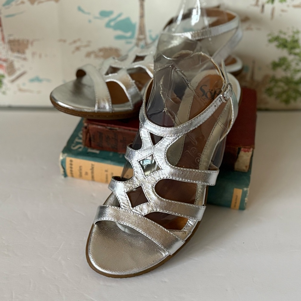 Sofft Metallic Silver Strappy Women's Sandals Size 8 - Picture 2 of 10